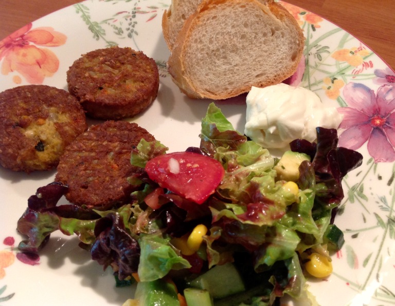 Mini burgers with vegan garlic mayonnaise and salad