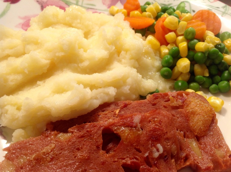 Seitan slices with mashed potato and vegetables