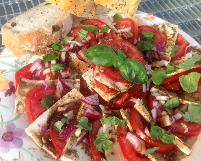 Tofu ‘mozzarella’ and tomatoes with olive bread